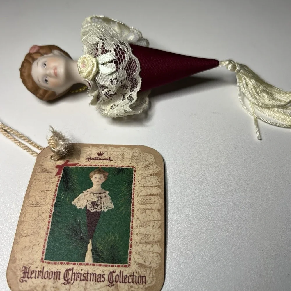 Heirloom Christmas Collection Porcelain Doll Hallmark Ornament 1985 Vintage‎